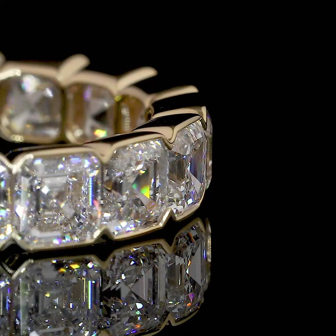 Eternity Band with Asscher Cut Diamonds in gold 